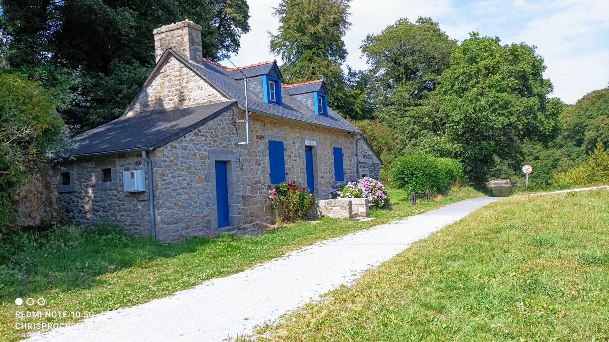 Chez Merlyn Locarn Екстер'єр фото